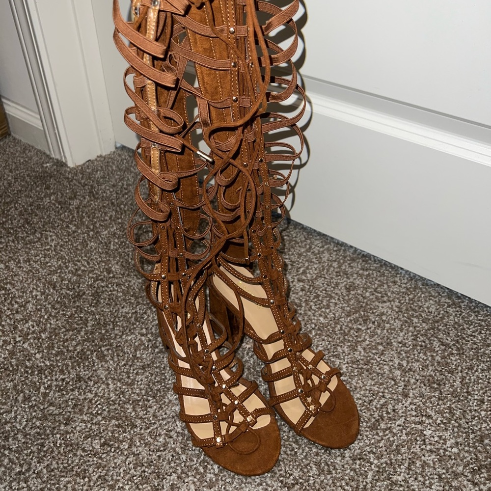 Heeled shoes